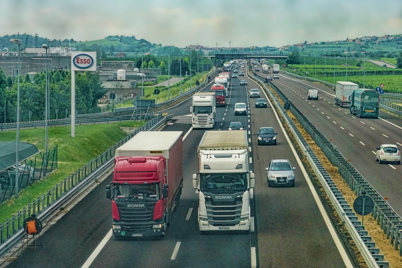 camions sur une autoroute